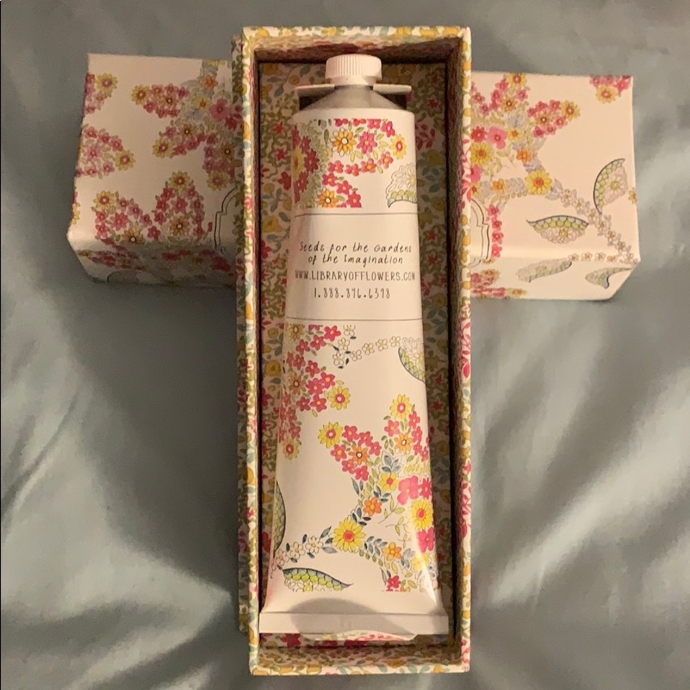 ⚡️NEW⚡️Library of Flowers Honeycomb Handcreme